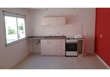 PH EN VENTA. DOS AMBIENTES, SEGUNDO PISO POR ESCALERA. BARRIO SAN JOSE