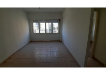 VENTA. DPTO 3 AMB A LA CALLE, ZONA FACULTAD DE DERECHO