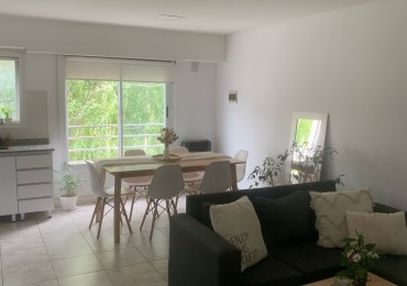 EN VENTA. DEPARTAMENTO DOS AMBIENTES CON COCHERA EN BARRIO VILLA PRIMERA