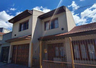 CHALET DE 4 AMBIENTES EN BARRIO VILLA PRIMERA
