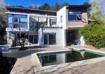 CASA DE HERMOSO DISEÑO EN SIERRAS DE LOS PADRES