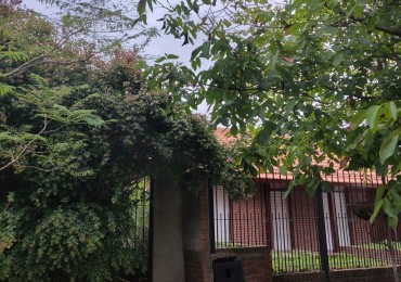 CHALET DE 4 AMBIENTES EN BARRIO CAISAMAR MAS LOTE LINDERO