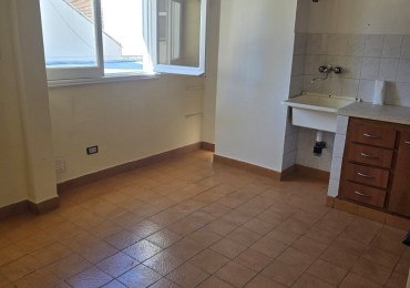 PH DE 2 AMBIENTES EN PRIMER PISO POR ESCALERA