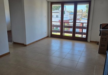 PH DE 3 AMBIENTES, EN PRIMER PISO POR ESCALERA