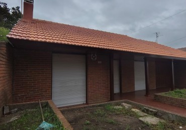 CHALET DE 4 AMBIENTES EN BARRIO CAISAMAR